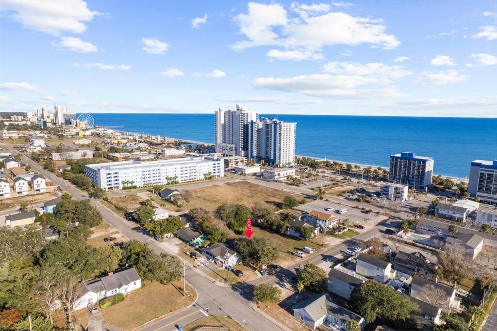 Gorgeous Centrally Located Ocean View 2 King, Huge Private Yard & Deck, Firepit, Bbq, & Game Tables Myrtle Beach Exterior photo