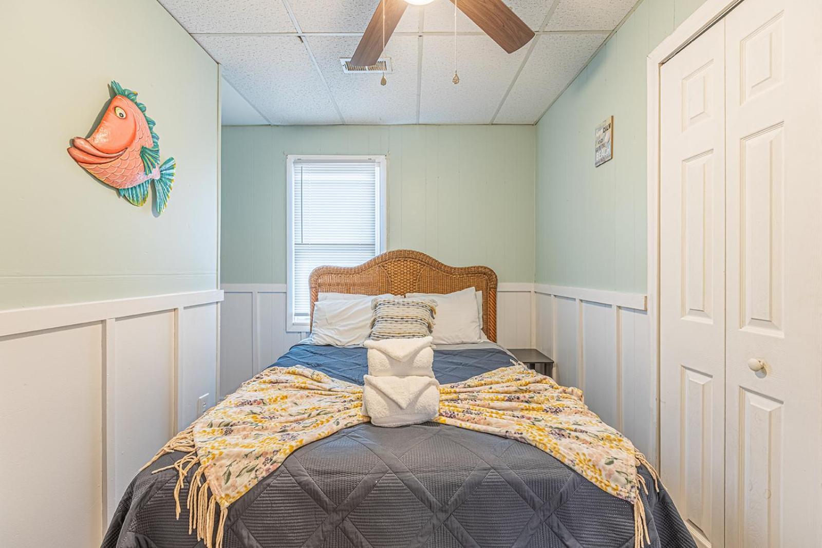 Gorgeous Centrally Located Ocean View 2 King, Huge Private Yard & Deck, Firepit, Bbq, & Game Tables Myrtle Beach Exterior photo