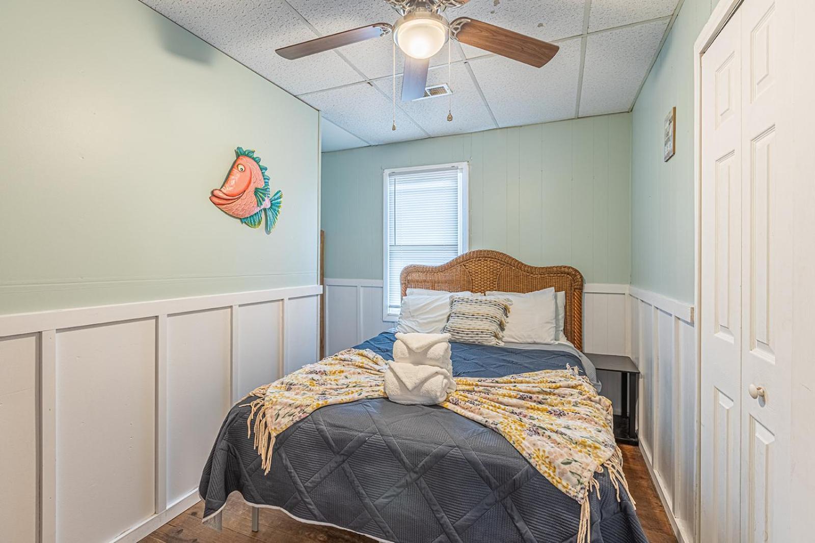 Gorgeous Centrally Located Ocean View 2 King, Huge Private Yard & Deck, Firepit, Bbq, & Game Tables Myrtle Beach Exterior photo