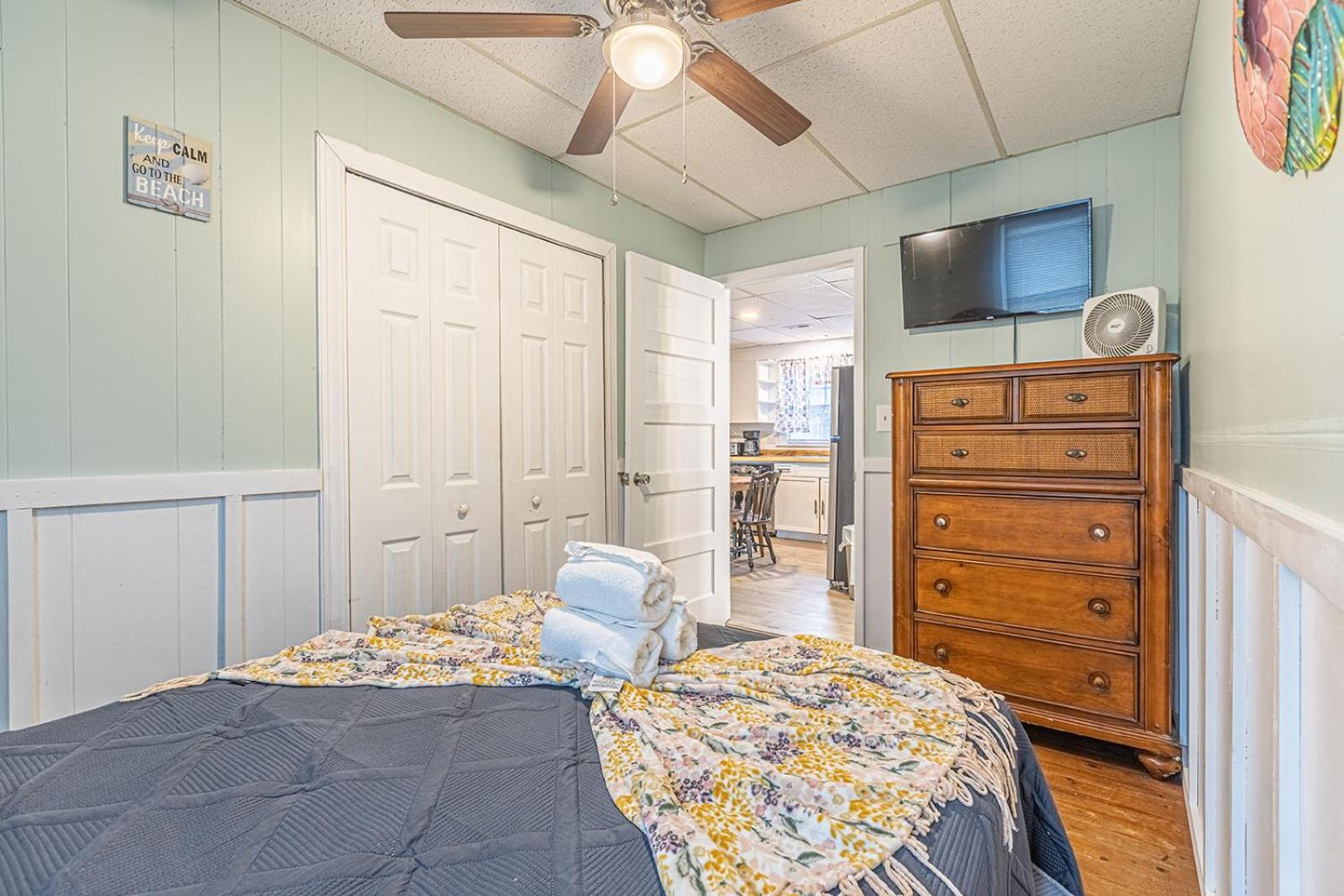 Gorgeous Centrally Located Ocean View 2 King, Huge Private Yard & Deck, Firepit, Bbq, & Game Tables Myrtle Beach Exterior photo