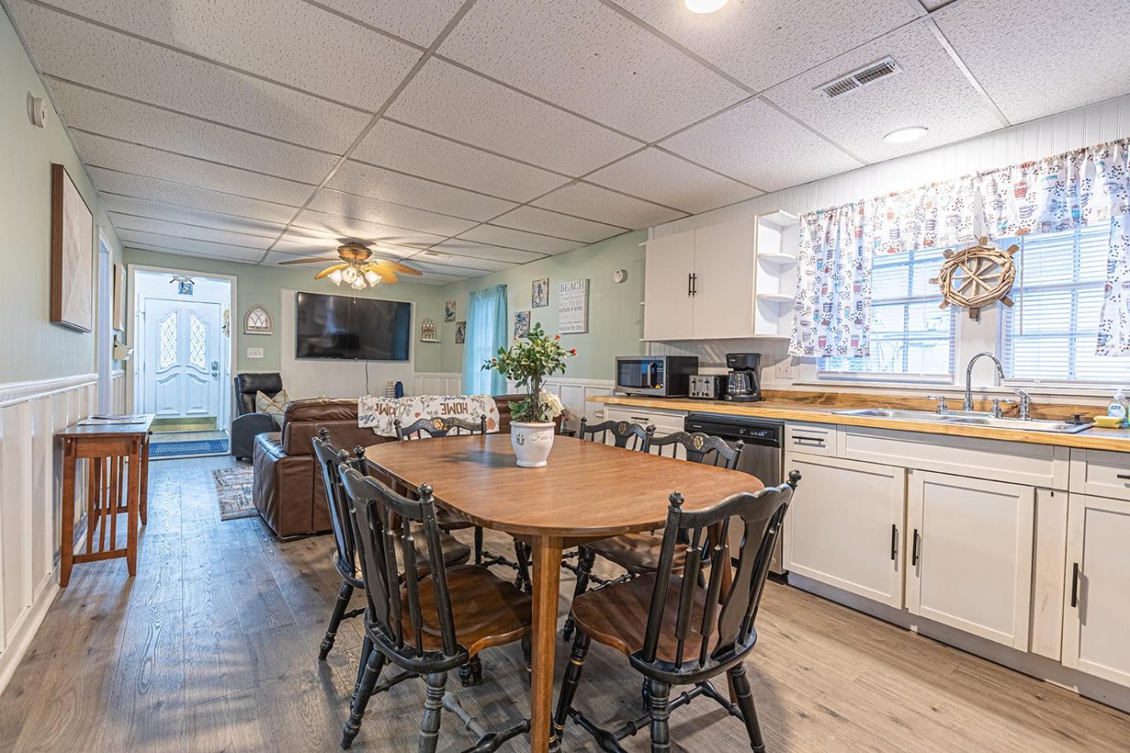 Gorgeous Centrally Located Ocean View 2 King, Huge Private Yard & Deck, Firepit, Bbq, & Game Tables Myrtle Beach Exterior photo