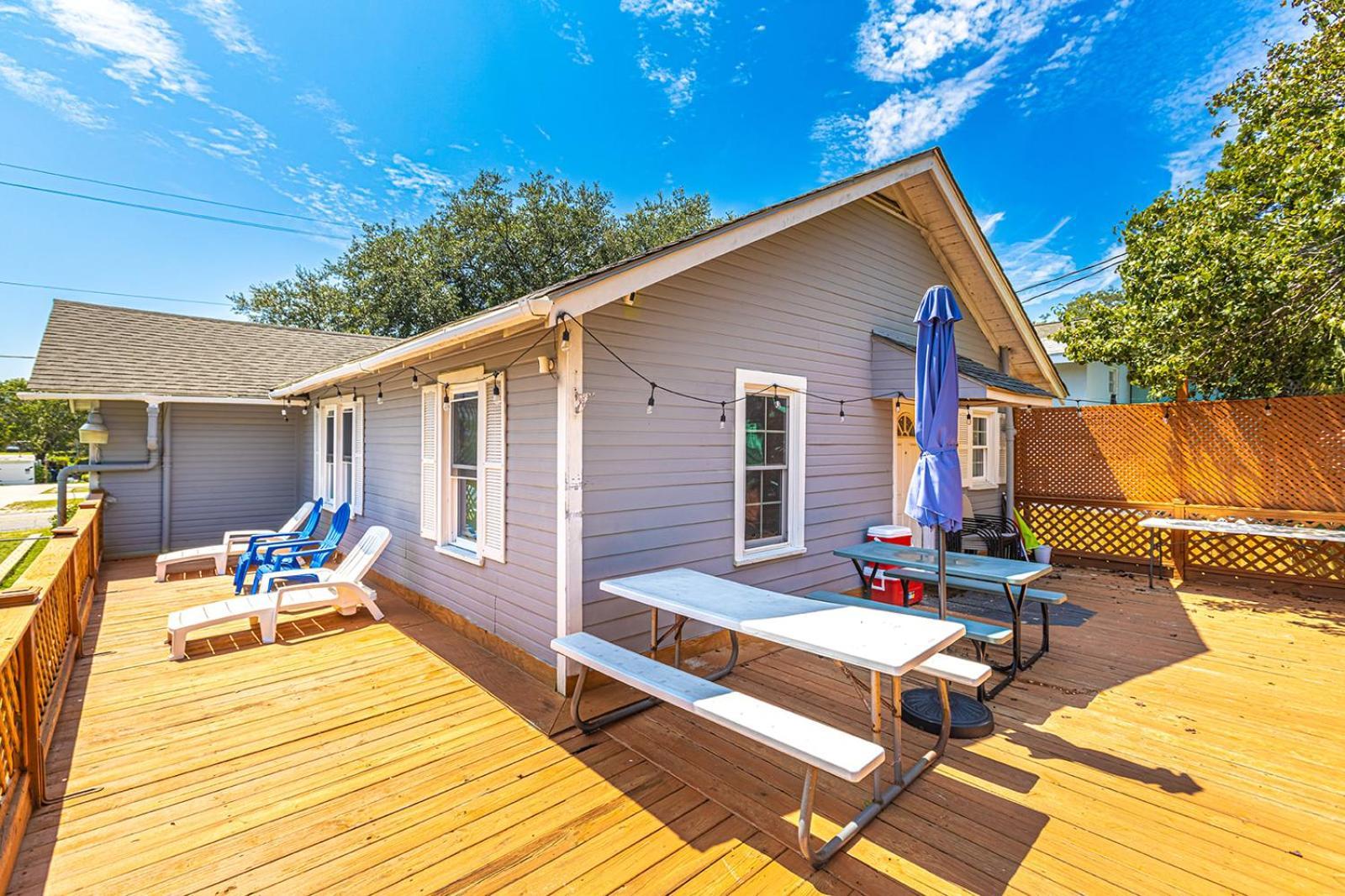 Gorgeous Centrally Located Ocean View 2 King, Huge Private Yard & Deck, Firepit, Bbq, & Game Tables Myrtle Beach Exterior photo